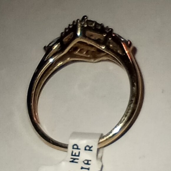 LAST ONE - 10Kt Yellow Gold Topaz and Diamond Ring - Picture 6 of 7